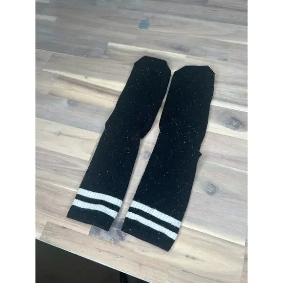 Black and White Bridesmaid Socks Wedding Gift Bachelorette Party Favor Grip Sock - Picture 3 of 4